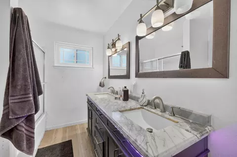 Bath - 5225 Columbine Way, Carmichael, CA 95608 photo 3 of 4