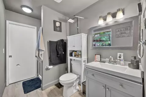 Bath - 5225 Columbine Way, Carmichael, CA 95608 photo 2 of 4