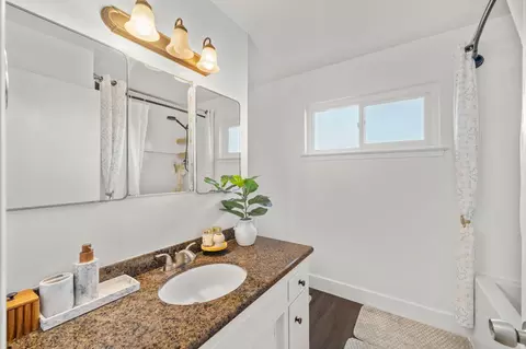 Bath - 6031 Rampart Dr, Carmichael, CA 95608 photo 5 of 7