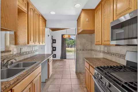 Kitchen - 4917 Boyd Dr, Carmichael, CA 95608 photo 3 of 6