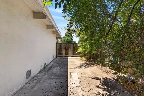 Exterior - 4917 Boyd Dr, Carmichael, CA 95608 photo 5 of 10