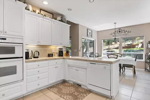 Kitchen - 19205 Bald Eagle Loop, Penn Valley, CA 95946 photo 2 of 4