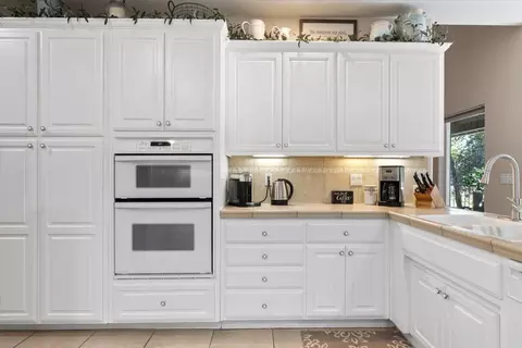 Kitchen - 19205 Bald Eagle Loop, Penn Valley, CA 95946 photo 3 of 4