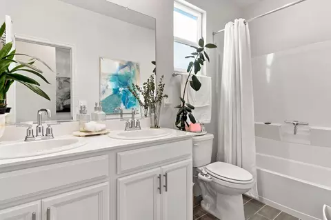 Bath - 3093 Feather Rd, Manteca, CA 95337 photo 1 of 2