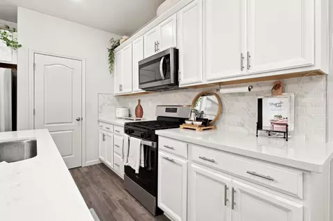 Kitchen - 3093 Feather Rd, Manteca, CA 95337 photo 3 of 4