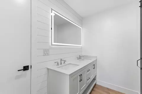 Bath - 2416 N Main St #H, Salinas, CA 93906 photo 2 of 2