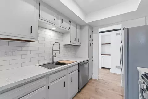 Kitchen - 2416 N Main St #H, Salinas, CA 93906 photo 3 of 4