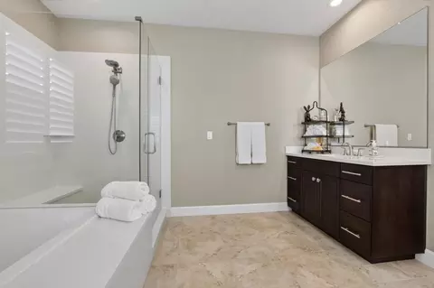 Bath - 248 Heirloom Ave, Lodi, CA 95242 photo 3 of 5