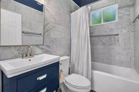 Bath - 8644 Central Ave, Orangevale, CA 95662 photo 1 of 3