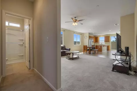 Entry Way - 586 Glendon Ct, Merced, CA 95348 photo 5 of 12