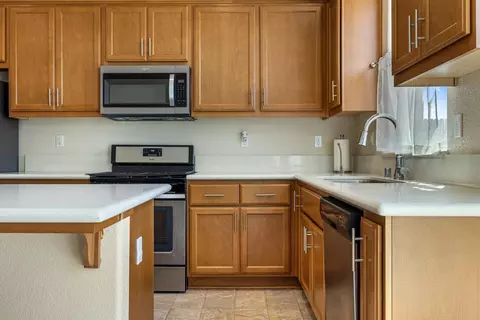 Kitchen - 586 Glendon Ct, Merced, CA 95348 photo 2 of 4