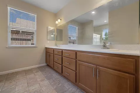 Entry Way - 586 Glendon Ct, Merced, CA 95348 photo 12 of 12