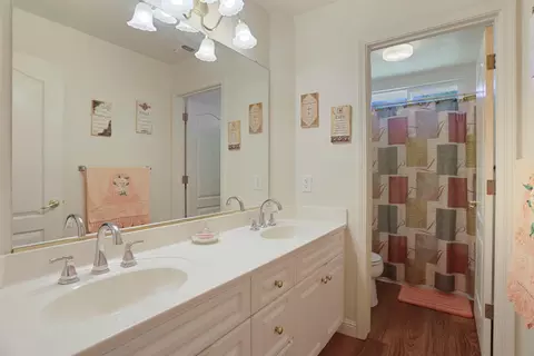 Bath - 4216 Keepsake Ct, Modesto, CA 95356 photo 2 of 6