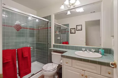 Bath - 4216 Keepsake Ct, Modesto, CA 95356 photo 1 of 6