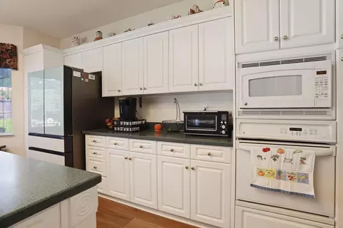 Kitchen - 4216 Keepsake Ct, Modesto, CA 95356 photo 4 of 7