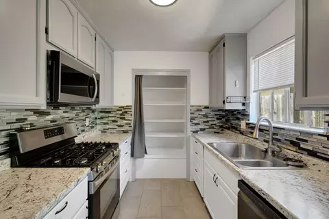 Kitchen - 4010 Cedar St, Rocklin, CA 95677 photo 3 of 4