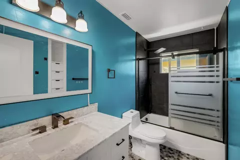 Bath - 4010 Cedar St, Rocklin, CA 95677 photo 2 of 5
