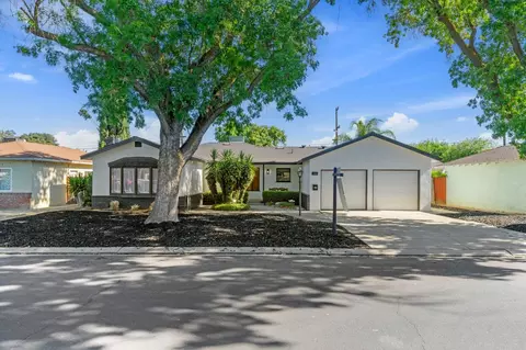 1305 Oakwood Dr, Modesto, CA 95350