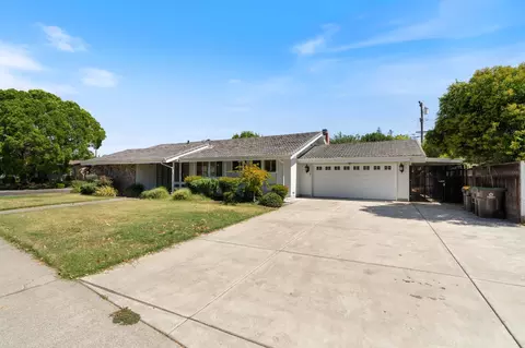 8 W Robinhood Dr, Stockton, CA 95207