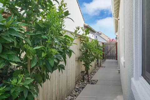 Exterior - 2924 Ashton St, Lodi, CA 95242 photo 6 of 6