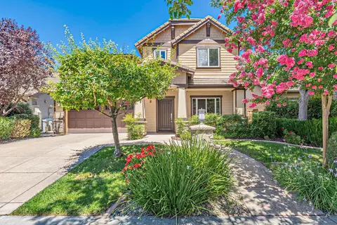 949 Oliver Ct, Woodland, CA 95776