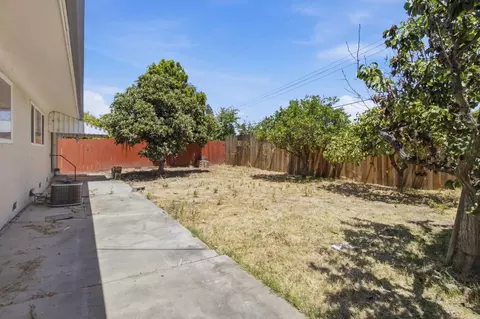 958 E Yorkshire Dr, Stockton, CA 95207 photo 21