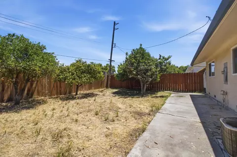 958 E Yorkshire Dr, Stockton, CA 95207 photo 22