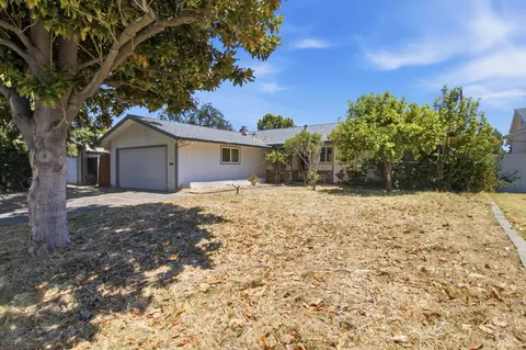 958 E Yorkshire Dr, Stockton, CA 95207 photo 2