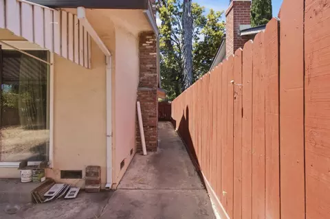 958 E Yorkshire Dr, Stockton, CA 95207 photo 23