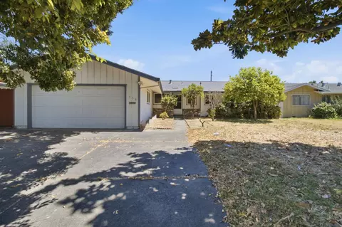 958 E Yorkshire Dr, Stockton, CA 95207 photo 3
