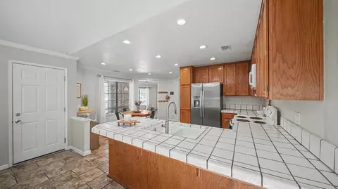 1072 W Eleanor Ln, Manteca, CA 95337 photo 13