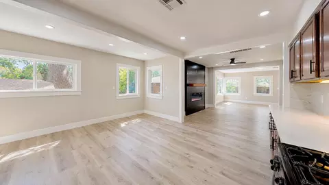 Living - 227 Walden St, Modesto, CA 95354 photo 10 of 10