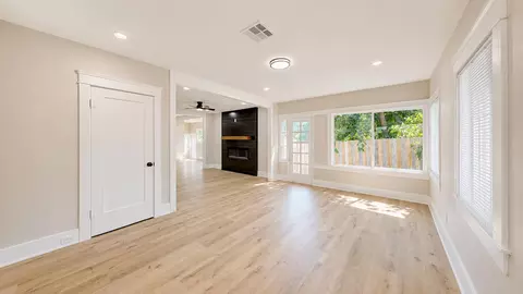 Living - 227 Walden St, Modesto, CA 95354 photo 4 of 10