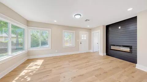 Living - 227 Walden St, Modesto, CA 95354 photo 2 of 10