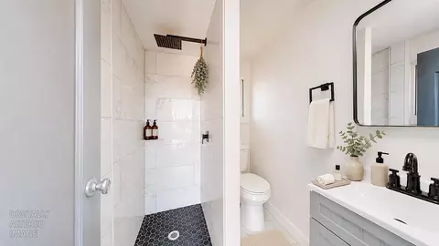 Bath - 227 Walden St, Modesto, CA 95354 photo 4 of 5