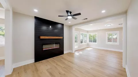 Living - 227 Walden St, Modesto, CA 95354 photo 9 of 10
