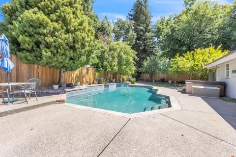 Exterior - 3366 Nadine St, Carmichael, CA 95608 photo 4 of 8