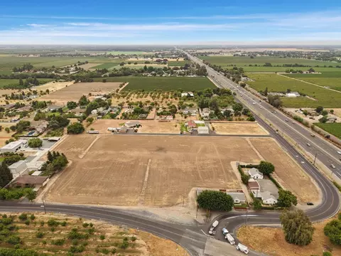 4614 E Armstrong Rd, Lodi, CA 95240 photo 2