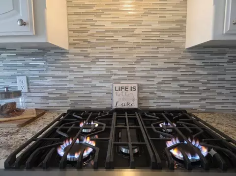 Kitchen - 454 Hilltop Estates Dr #A-7, Copperopolis, CA 95228 photo 6 of 7