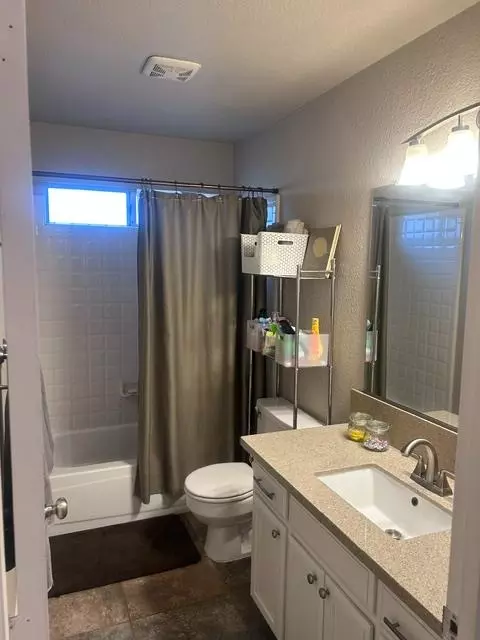Bath - 838 Tornell Dr, Ripon, CA 95366 photo 2 of 5
