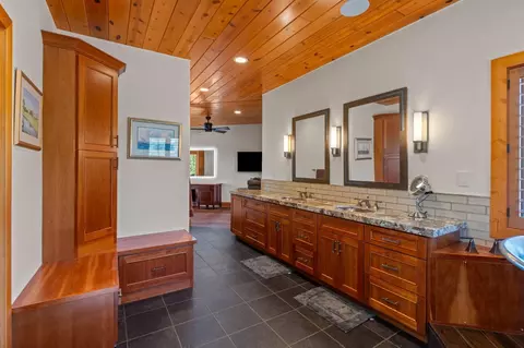 Bath - 768 Apple Blossom Dr, Murphys, CA 95247 photo 5 of 6