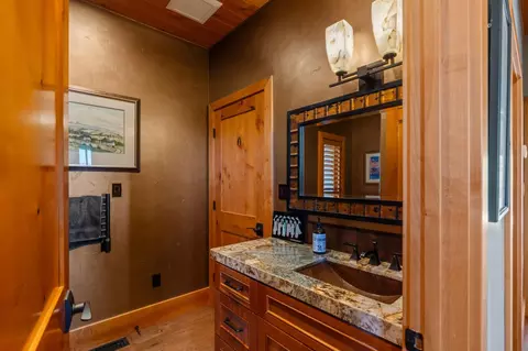 Bath - 768 Apple Blossom Dr, Murphys, CA 95247 photo 1 of 6