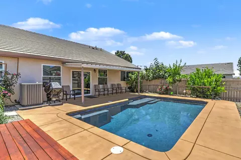 327 Manor Dr, Ione, CA 95640