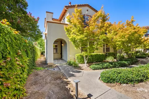 8492 Crystal Walk Cir, Elk Grove, CA 95758