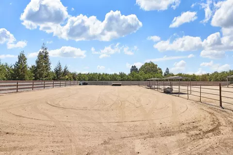 Exterior - 22579 S Austin Rd, Ripon, CA 95366 photo 14 of 17