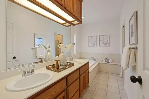 Bath - 22579 S Austin Rd, Ripon, CA 95366 photo 3 of 5