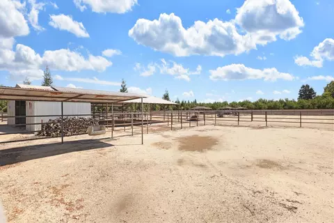 Exterior - 22579 S Austin Rd, Ripon, CA 95366 photo 13 of 17