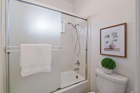 Bath - 22579 S Austin Rd, Ripon, CA 95366 photo 2 of 5