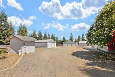 Exterior - 22579 S Austin Rd, Ripon, CA 95366 photo 4 of 17