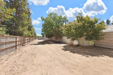 Exterior - 22579 S Austin Rd, Ripon, CA 95366 photo 11 of 17